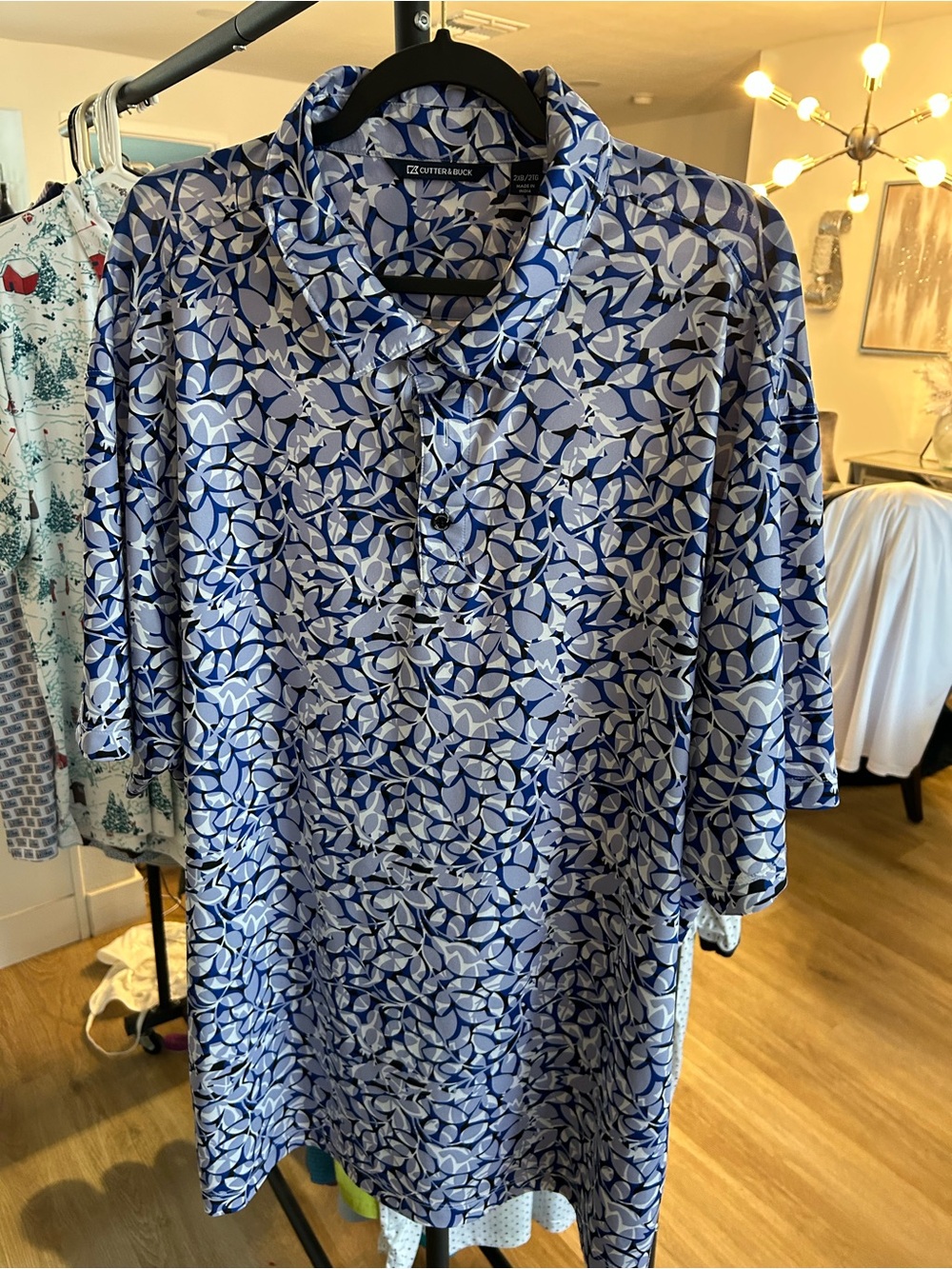 Cutter & Buck Men’s Blue and White Geometric Polo